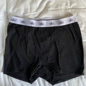 ALO yoga shorts size large